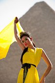 Cairo / Fatma gives me a fantastic look in front of the Giza Pyramids in Cairo