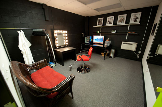 http://terrywhitephotography.com/studioshots/studio3.jpg